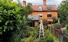 Romantic Cotswold Cottage- Dog Friendly And Village Location
